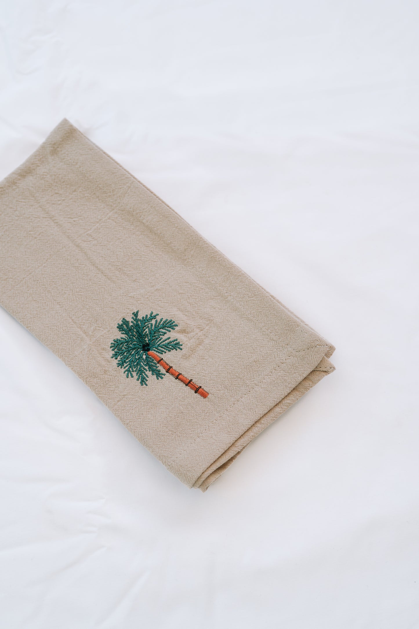 Embroidered palm tree napkin set