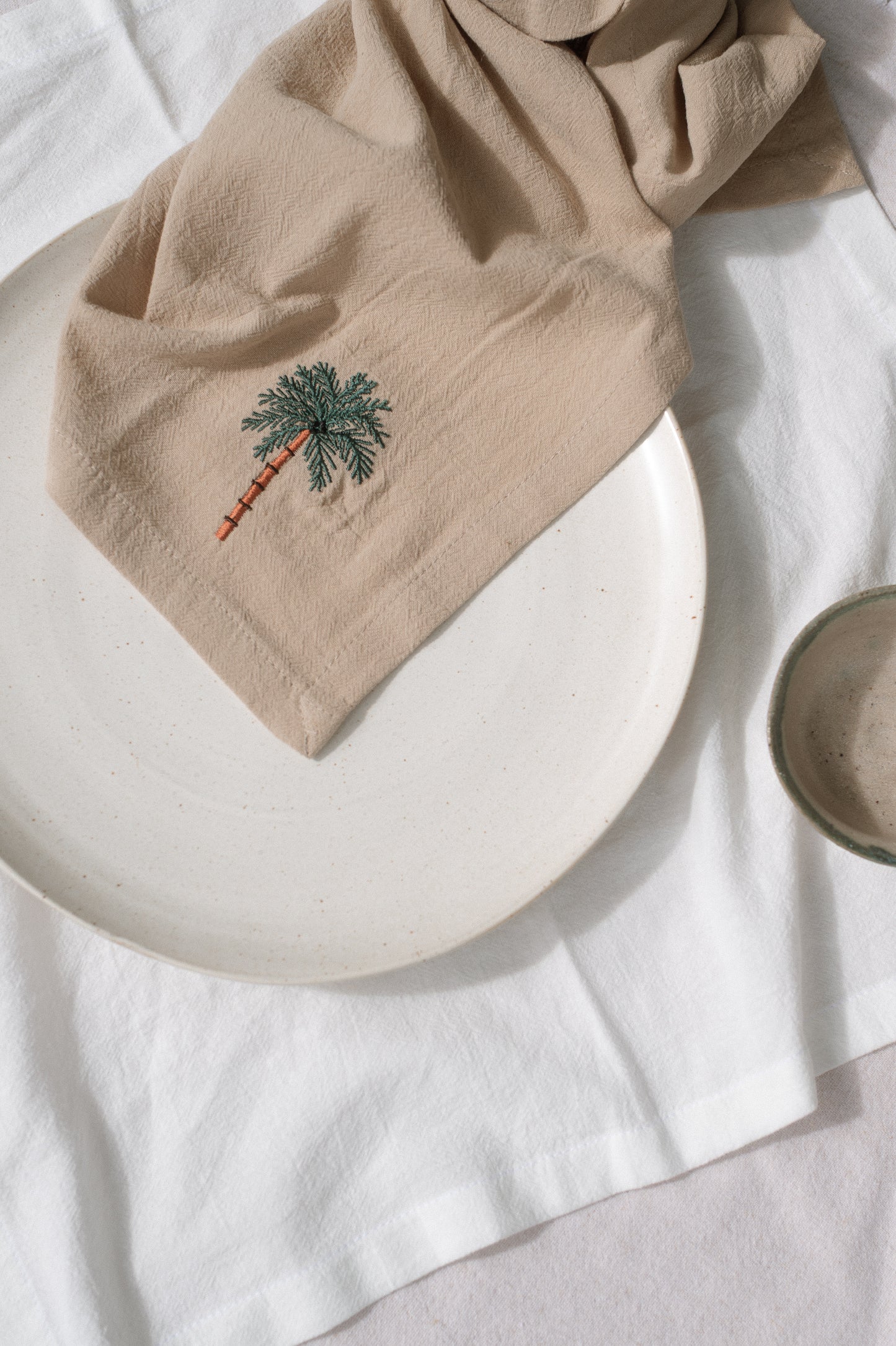 Embroidered palm tree napkin set