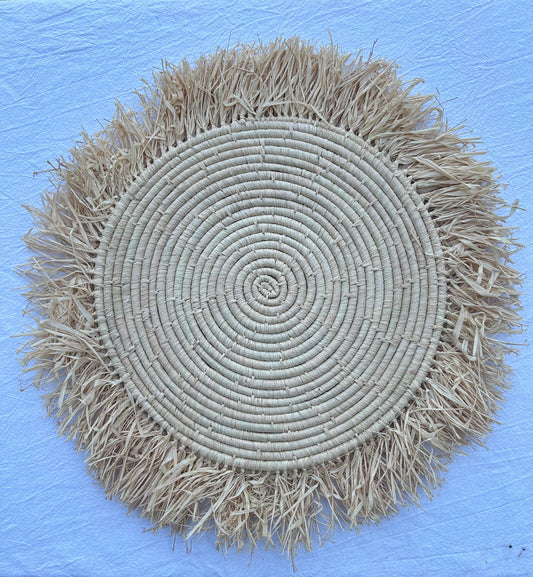Round raffia placemats
