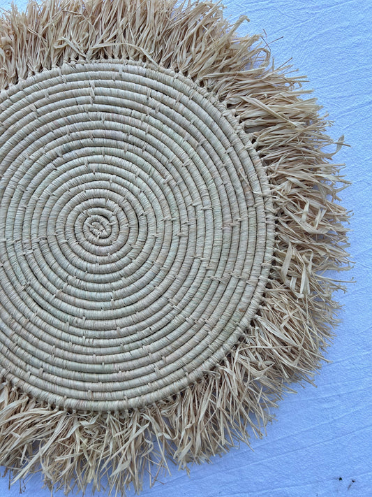 Round raffia placemats