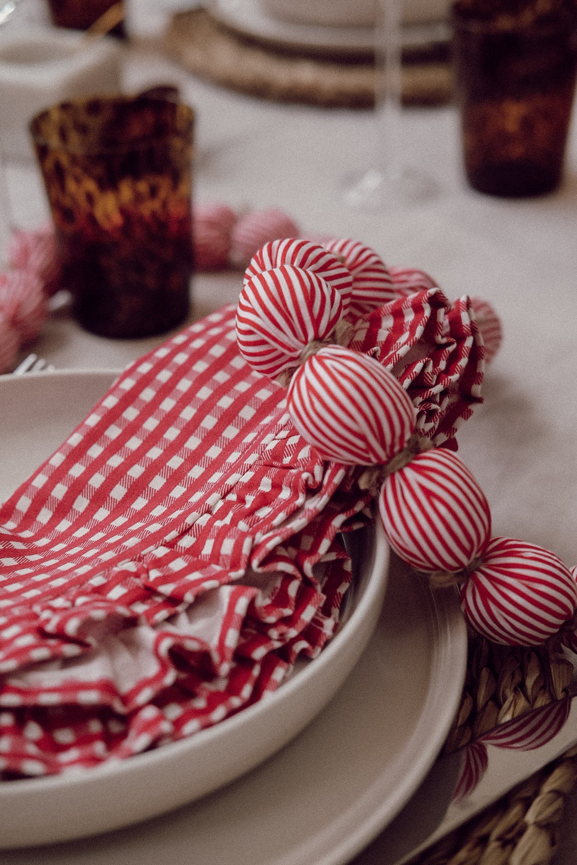The red check frill napkin set