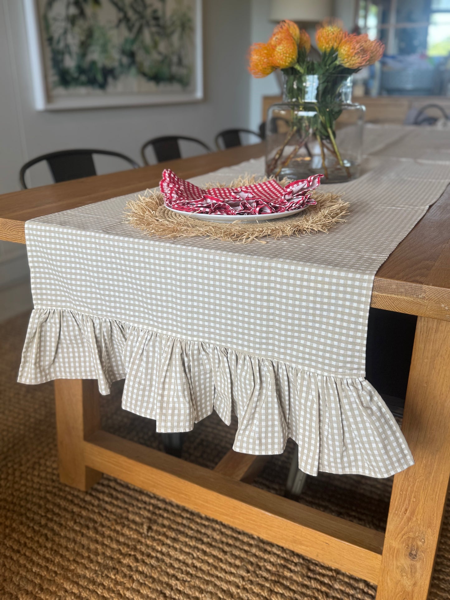 Frill table runner