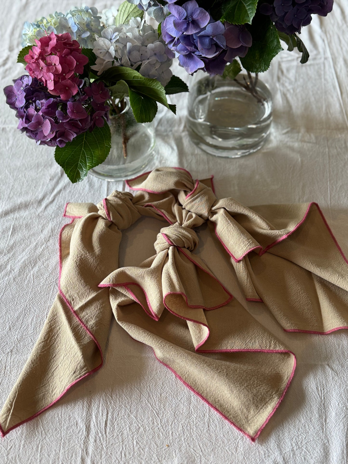 Sand napkin set with coloured trim