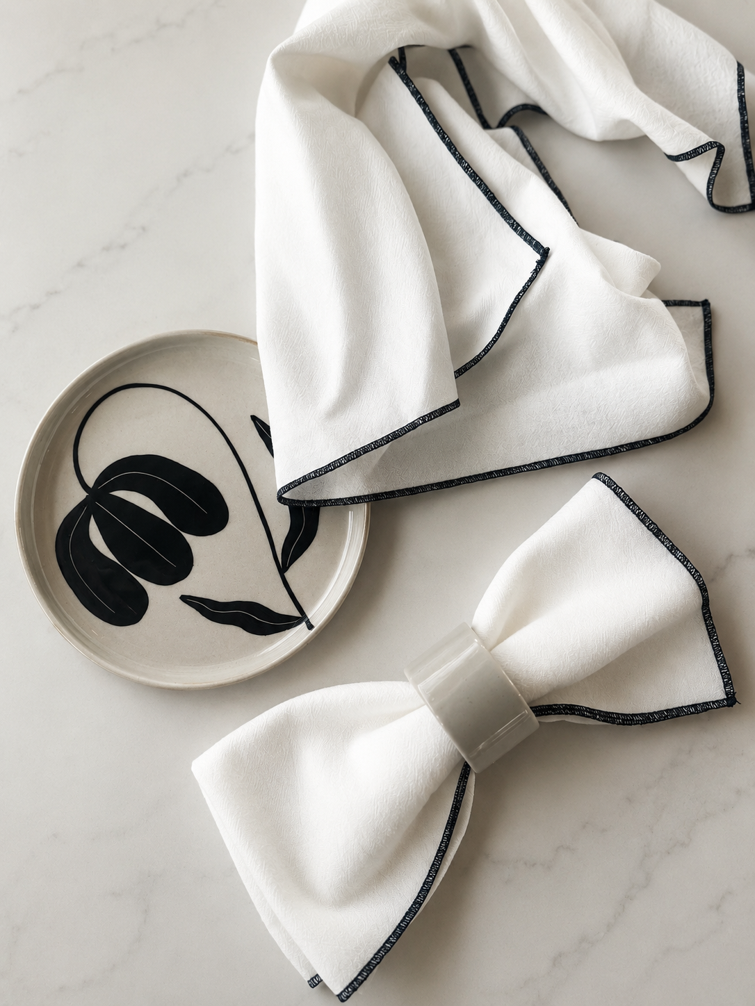 Ivory napkin set with coloured trim