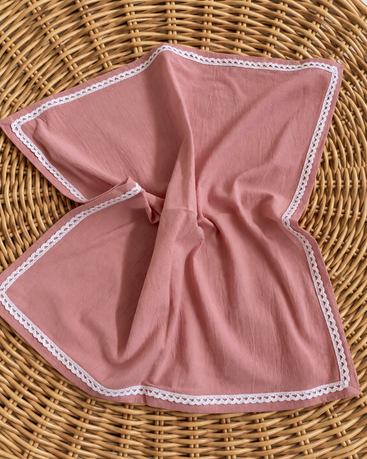 Lace trim napkin set