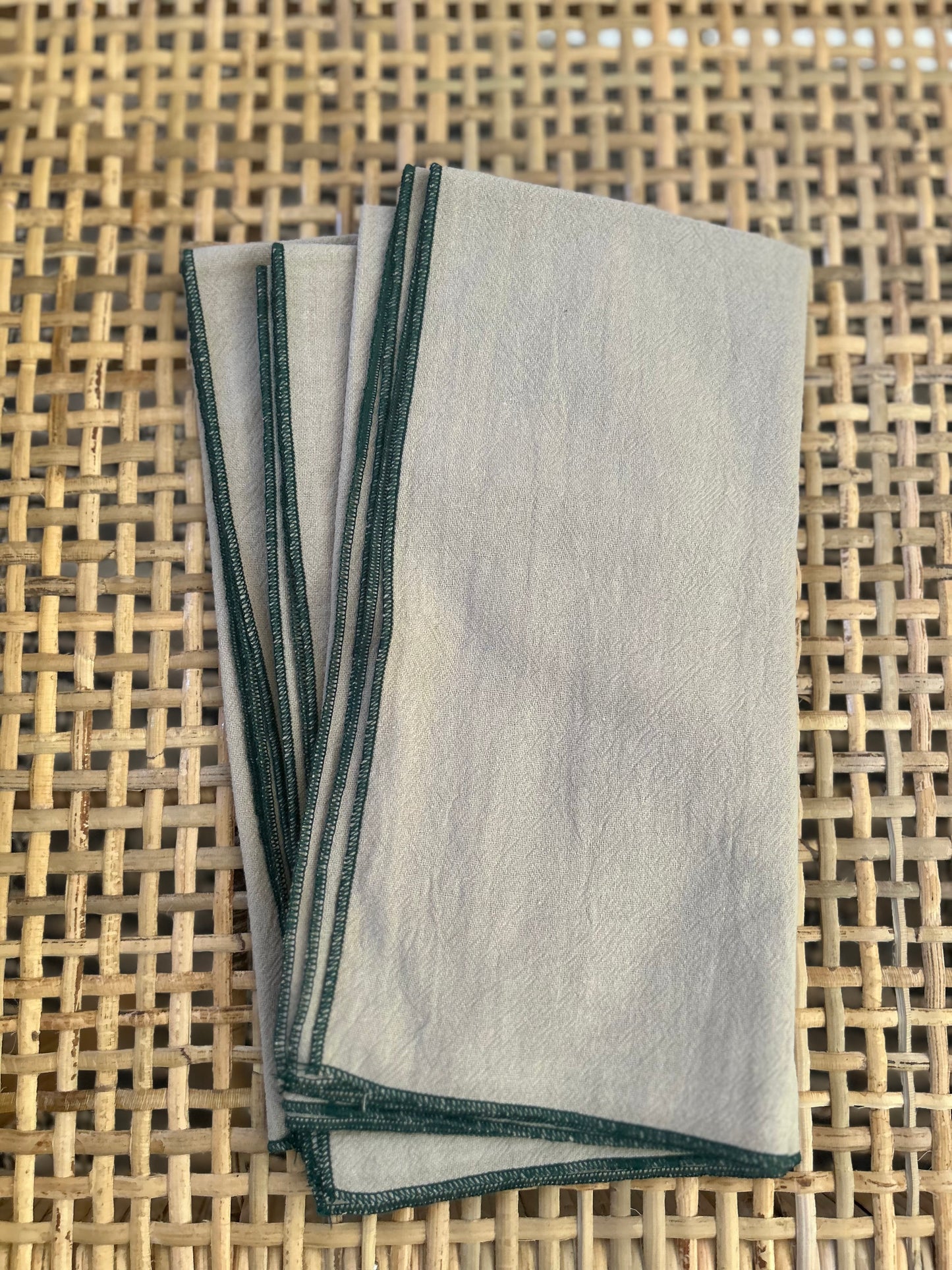 Sand napkin set with coloured trim
