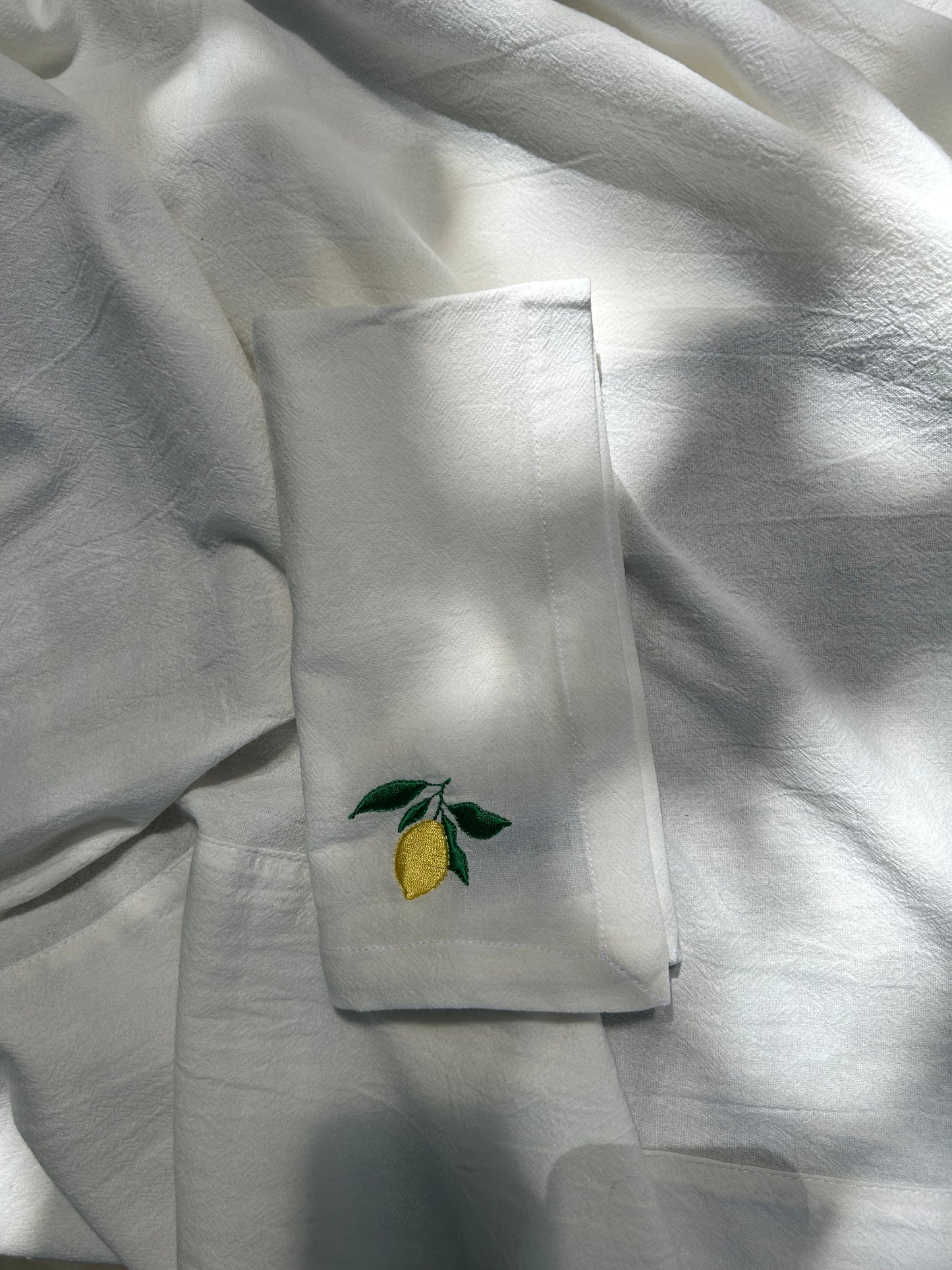 Embroidered lemon napkin set